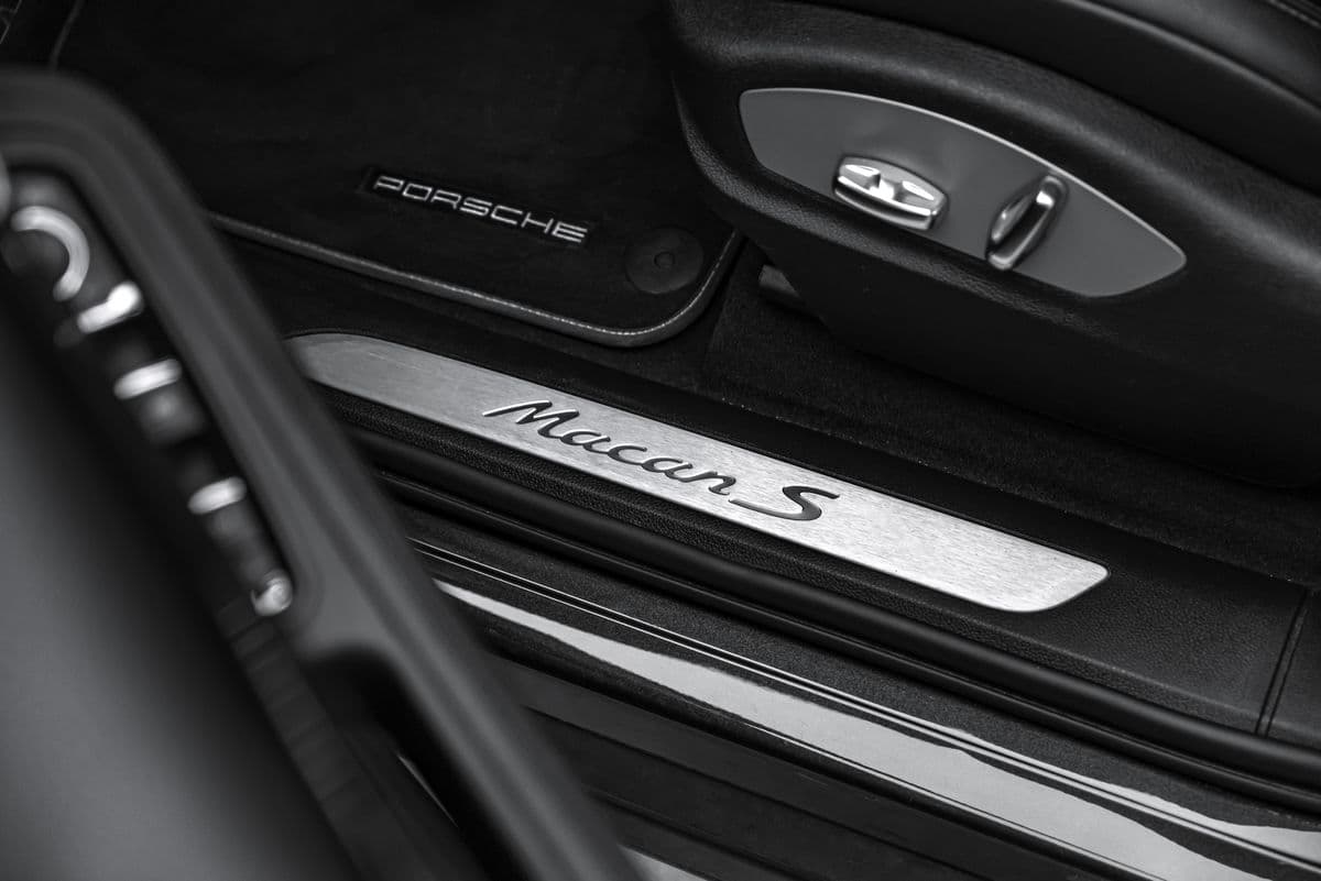 2021 Porsche MACAN - 19