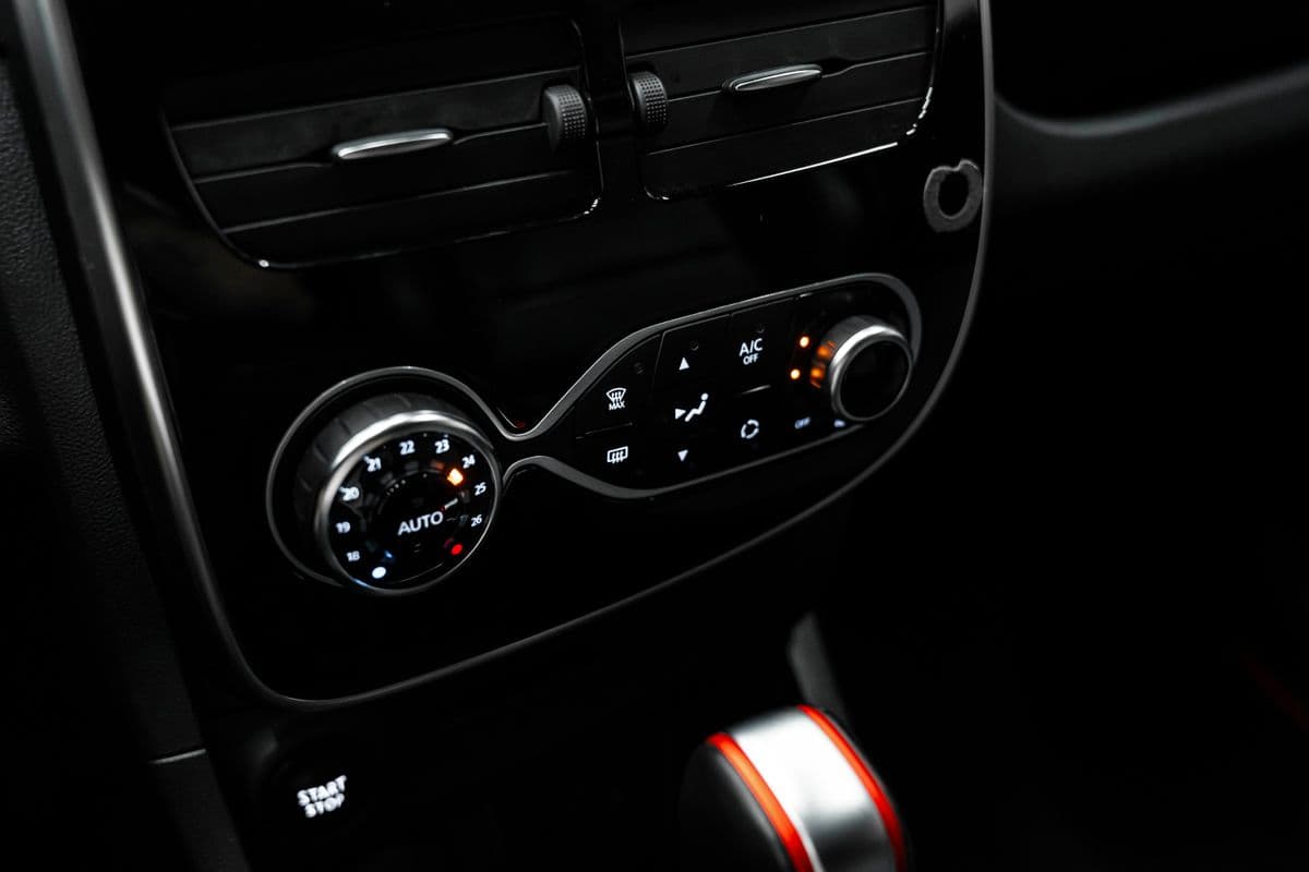 2016 Renault CLIO - 11