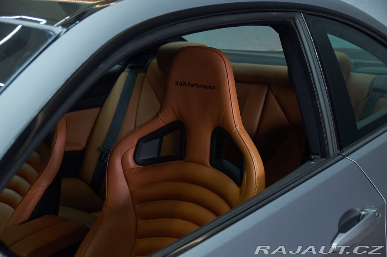 2010 BMW M3 - 11