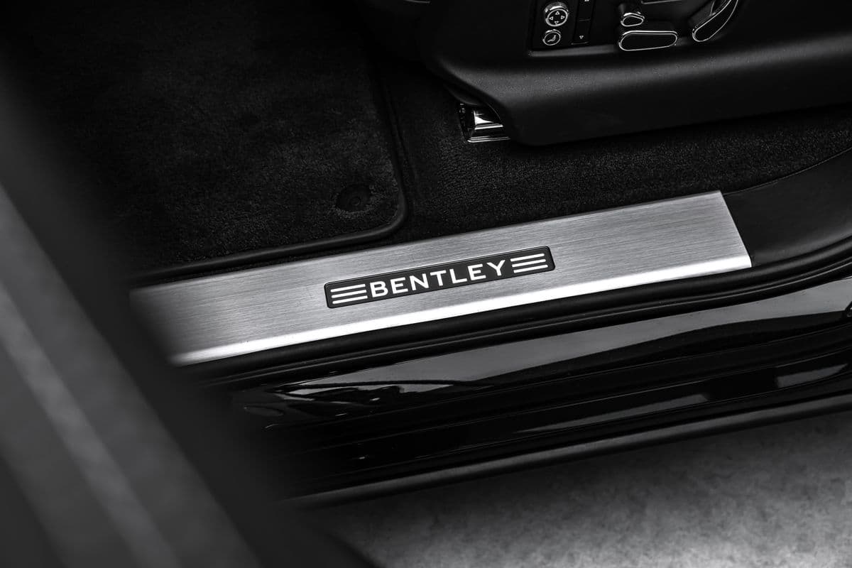2021 Bentley BENTAYGA - 19
