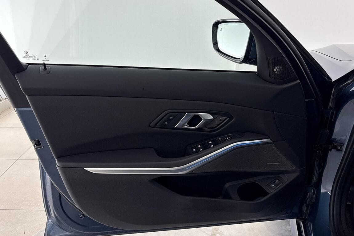 2025 BMW 3-SERIES - 17