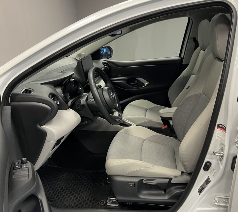 2023 Toyota YARIS - 10