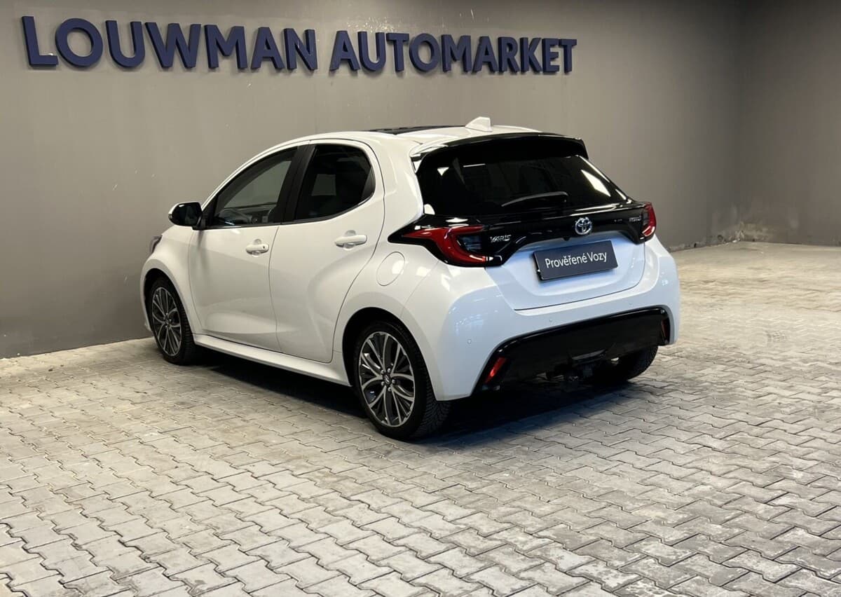 2023 Toyota YARIS - 18