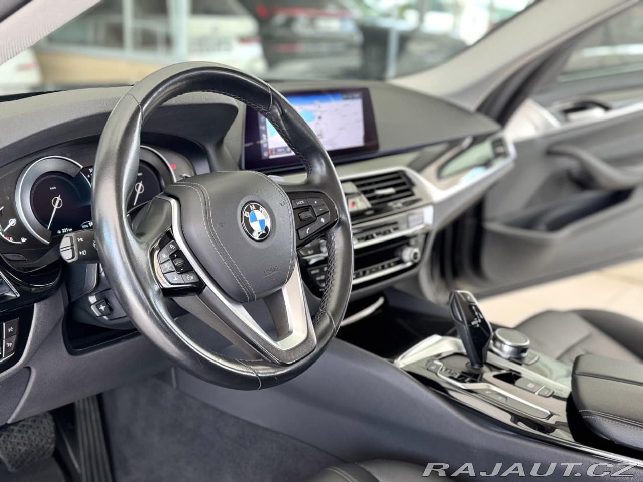 2019 BMW 5-SERIES - 12