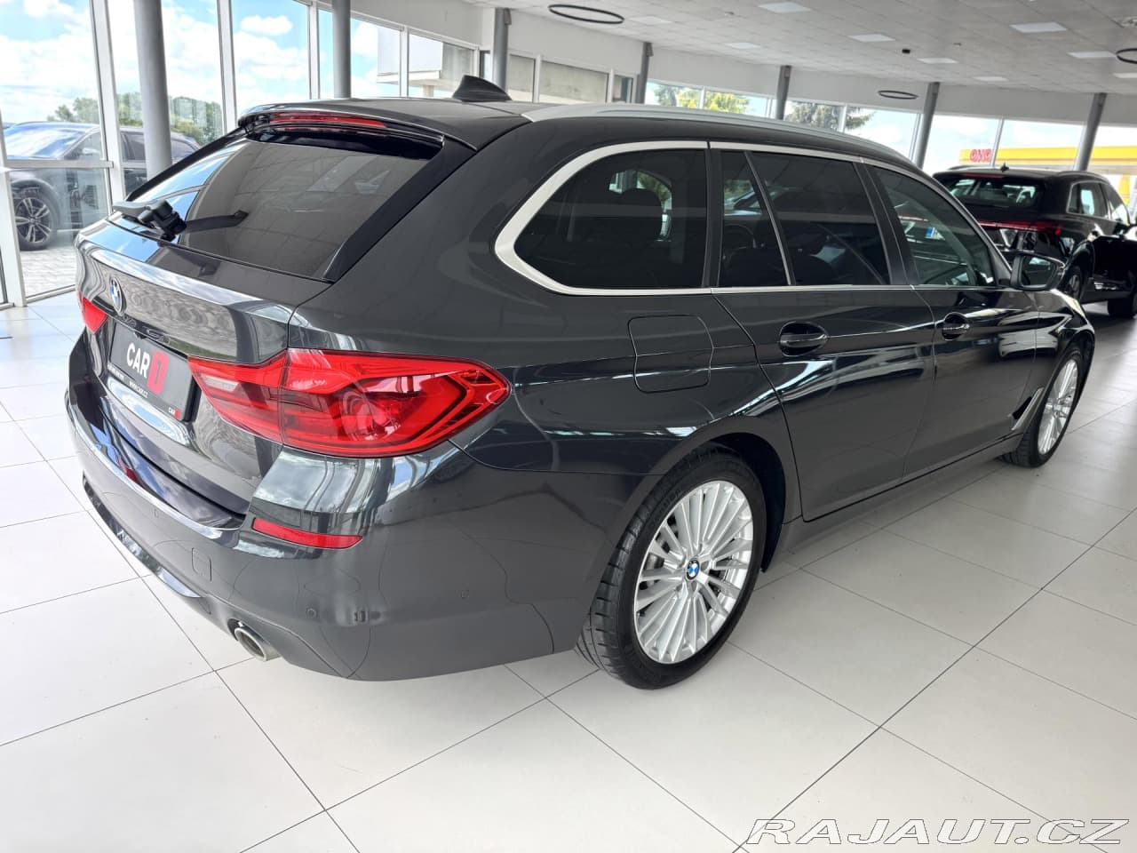 2019 BMW 5-SERIES - 5