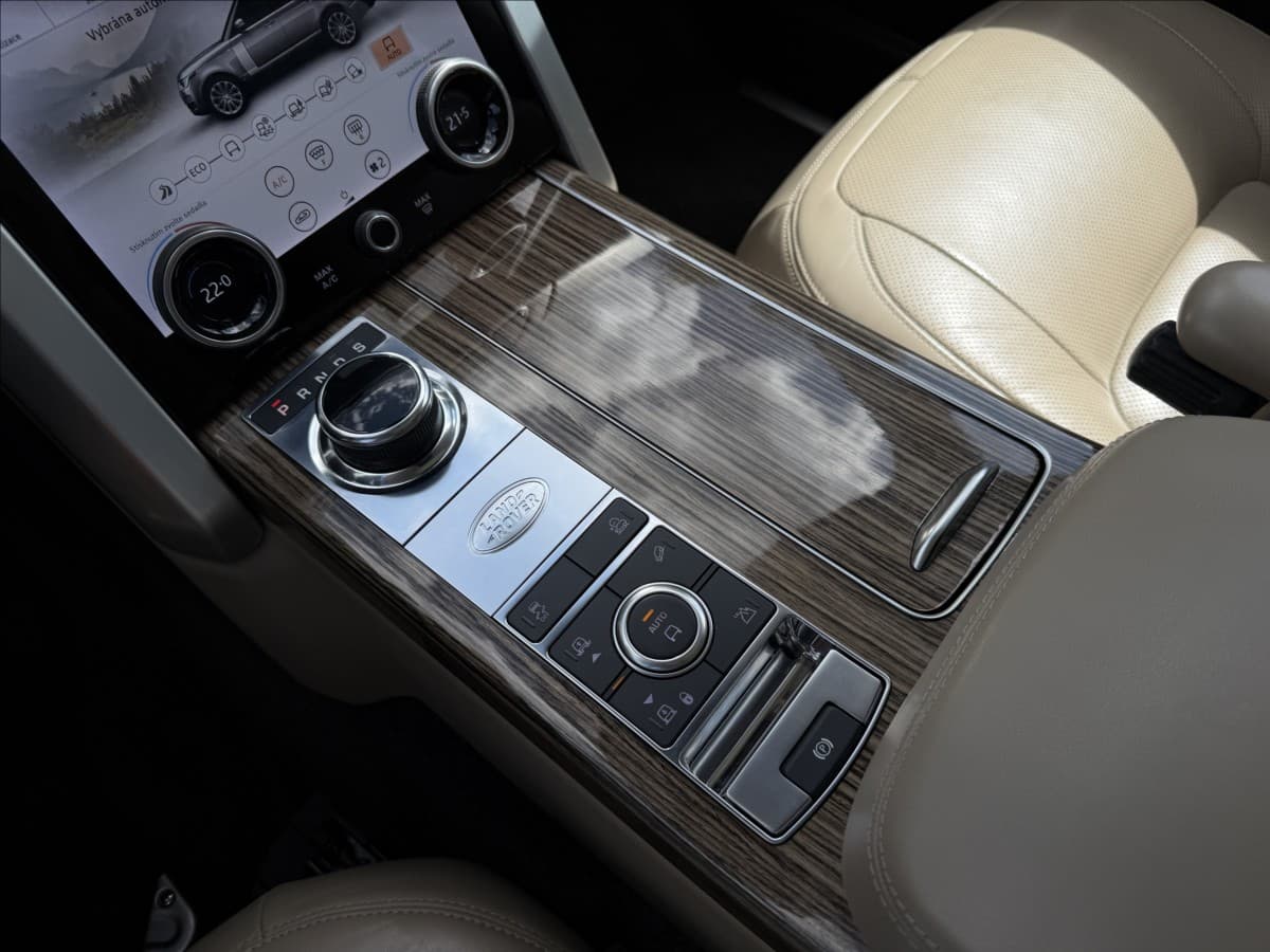 2018 Land Rover RANGE ROVER - 17