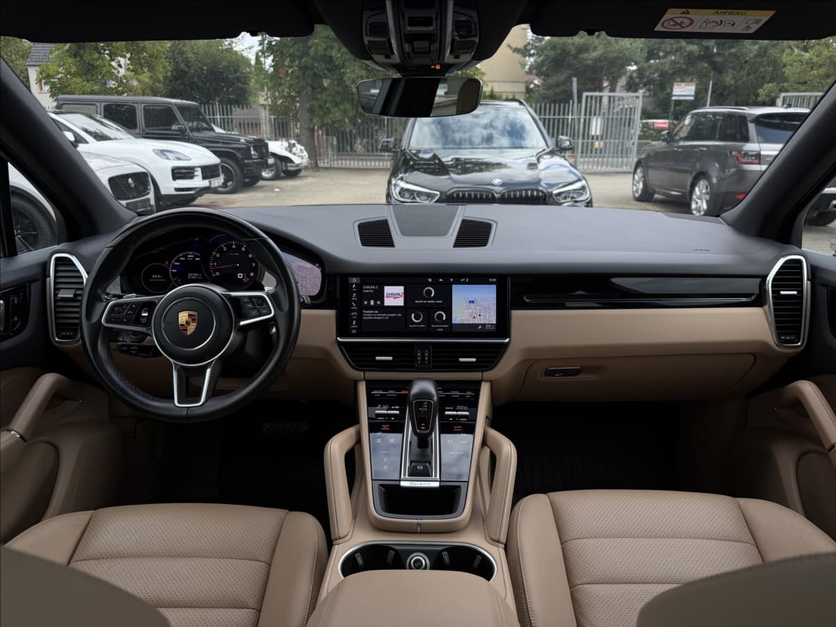 2020 Porsche CAYENNE - 11