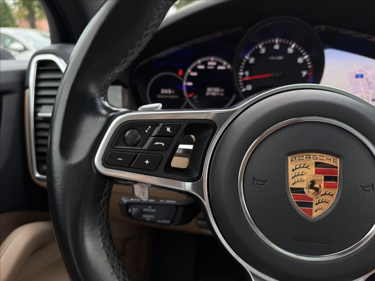 2020 Porsche CAYENNE - 15
