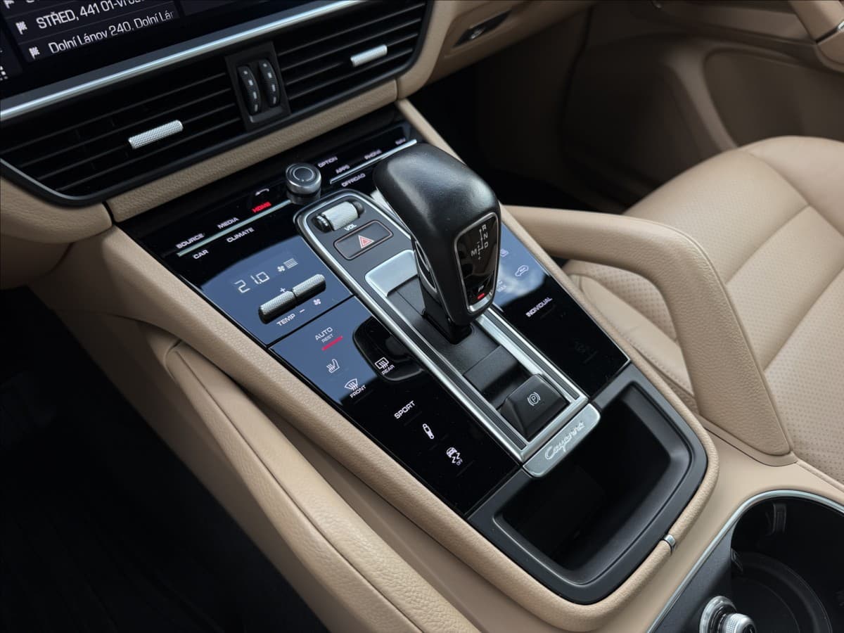2020 Porsche CAYENNE - 18