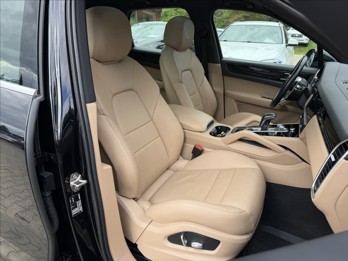 2020 Porsche CAYENNE - 9