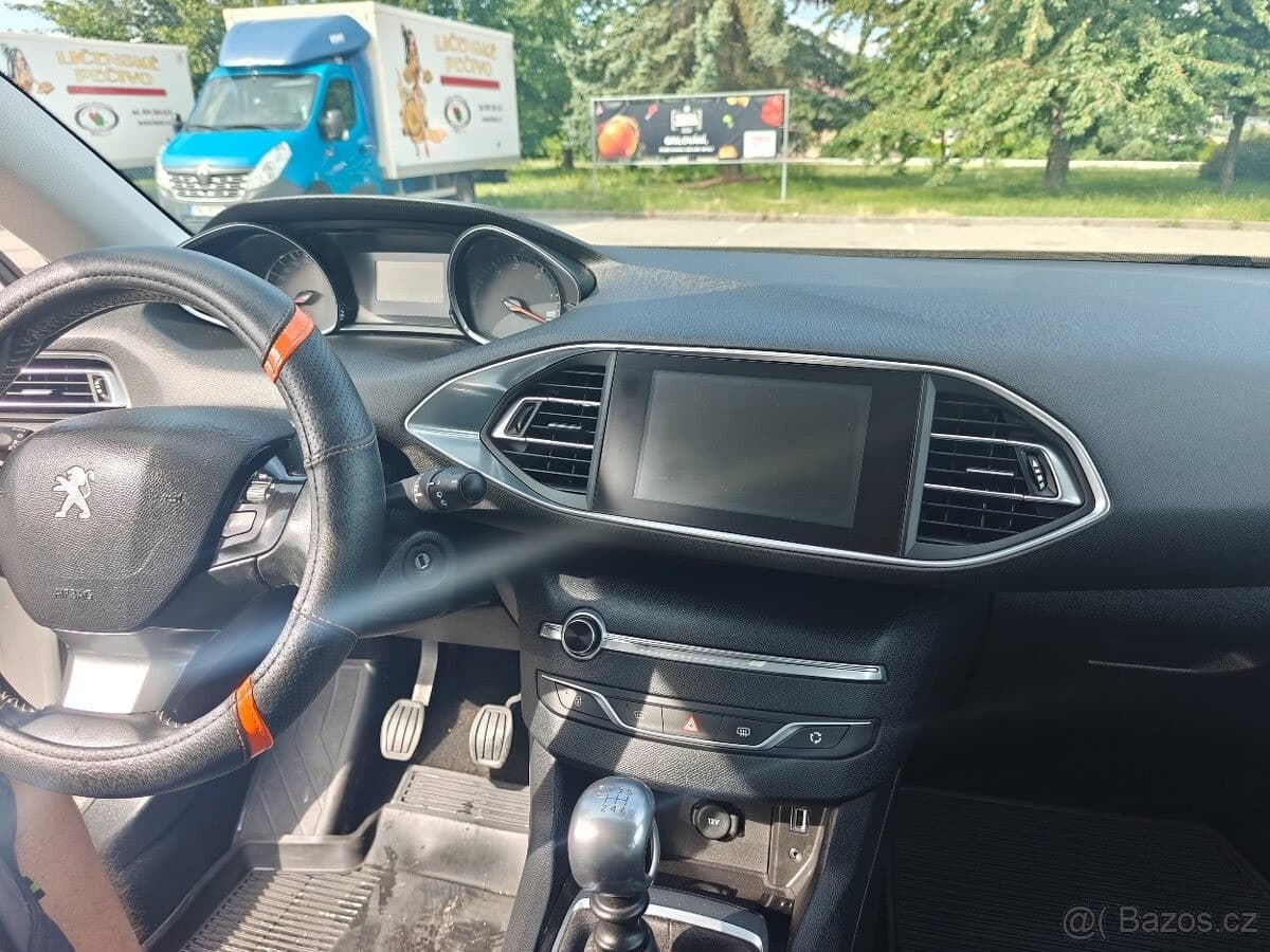 2016 Peugeot 308 - 15