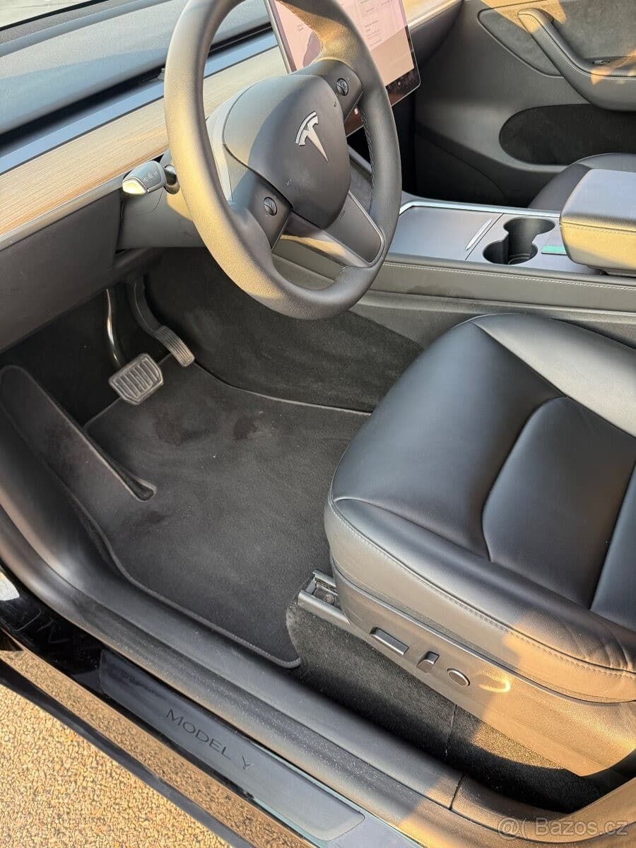 Tesla MODEL Y - 11