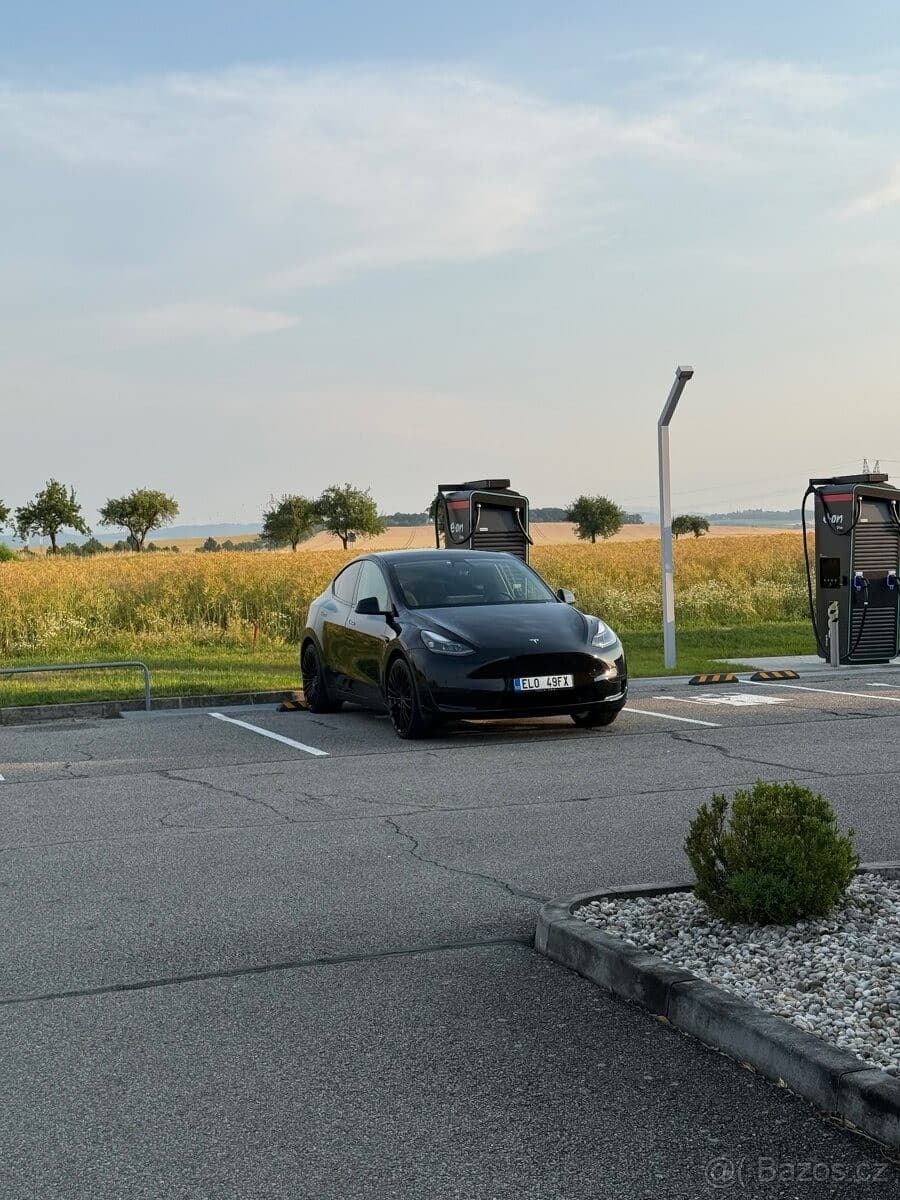 Tesla MODEL Y - 4