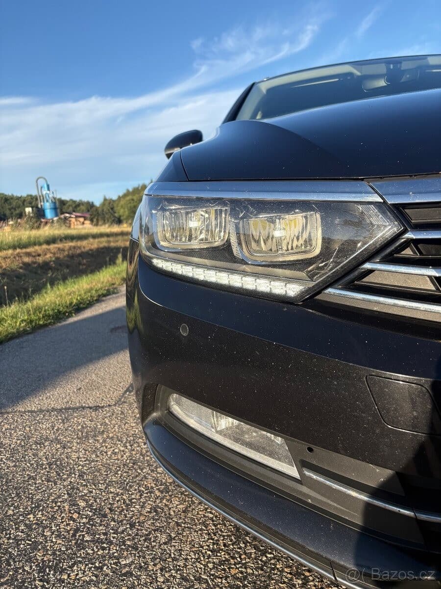 2018 Volkswagen PASSAT - 9