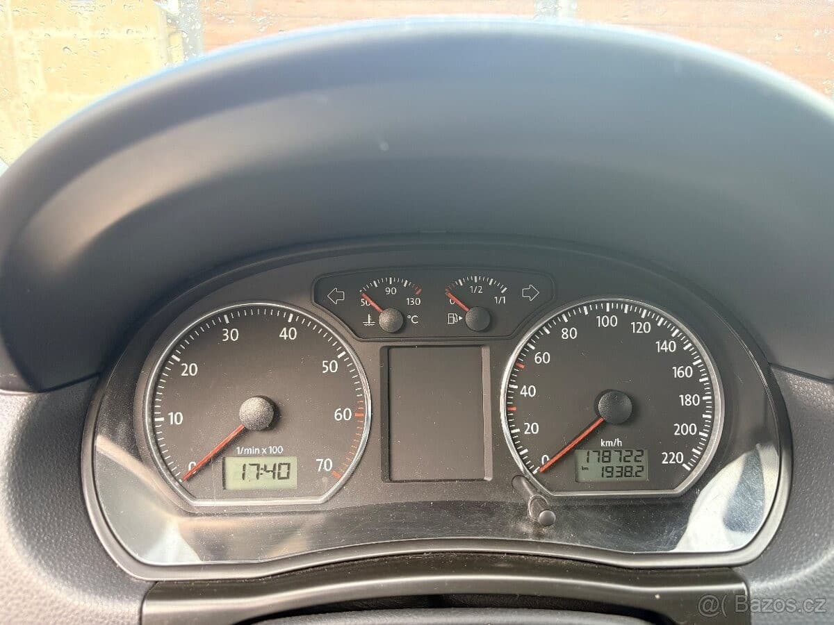 Volkswagen POLO - 9