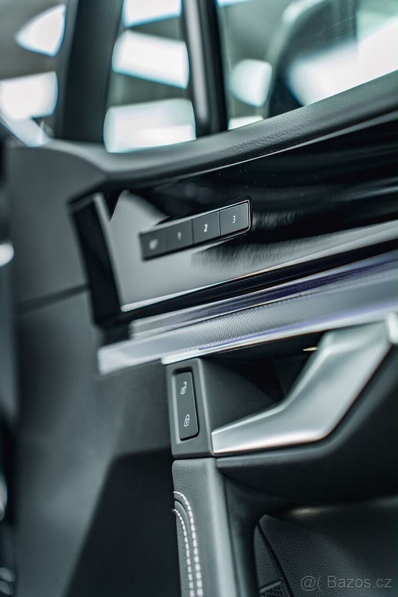 2022 Volkswagen TOUAREG - 17