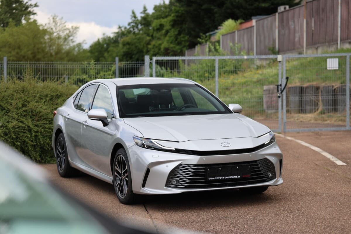 Toyota CAMRY - 4
