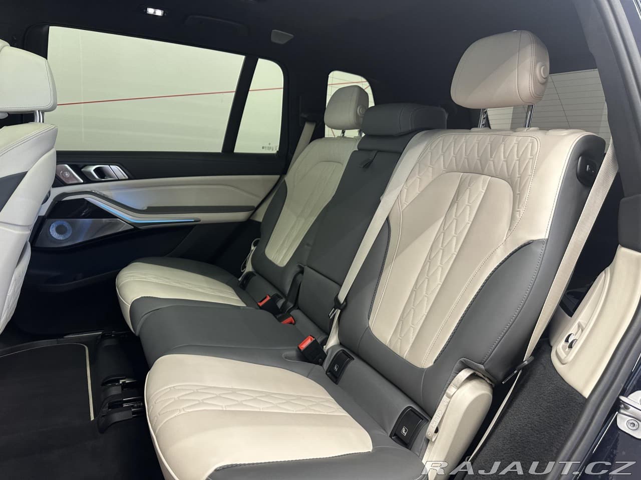2023 BMW X7 - 11