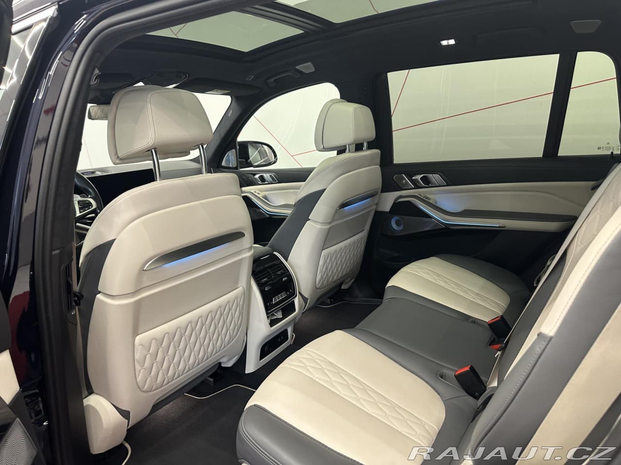 2023 BMW X7 - 12