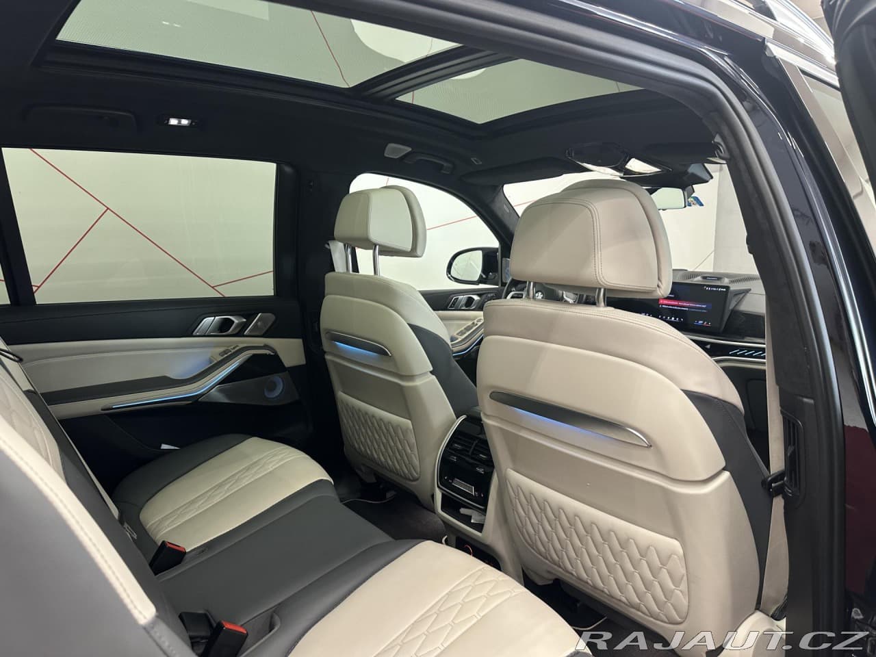 2023 BMW X7 - 14