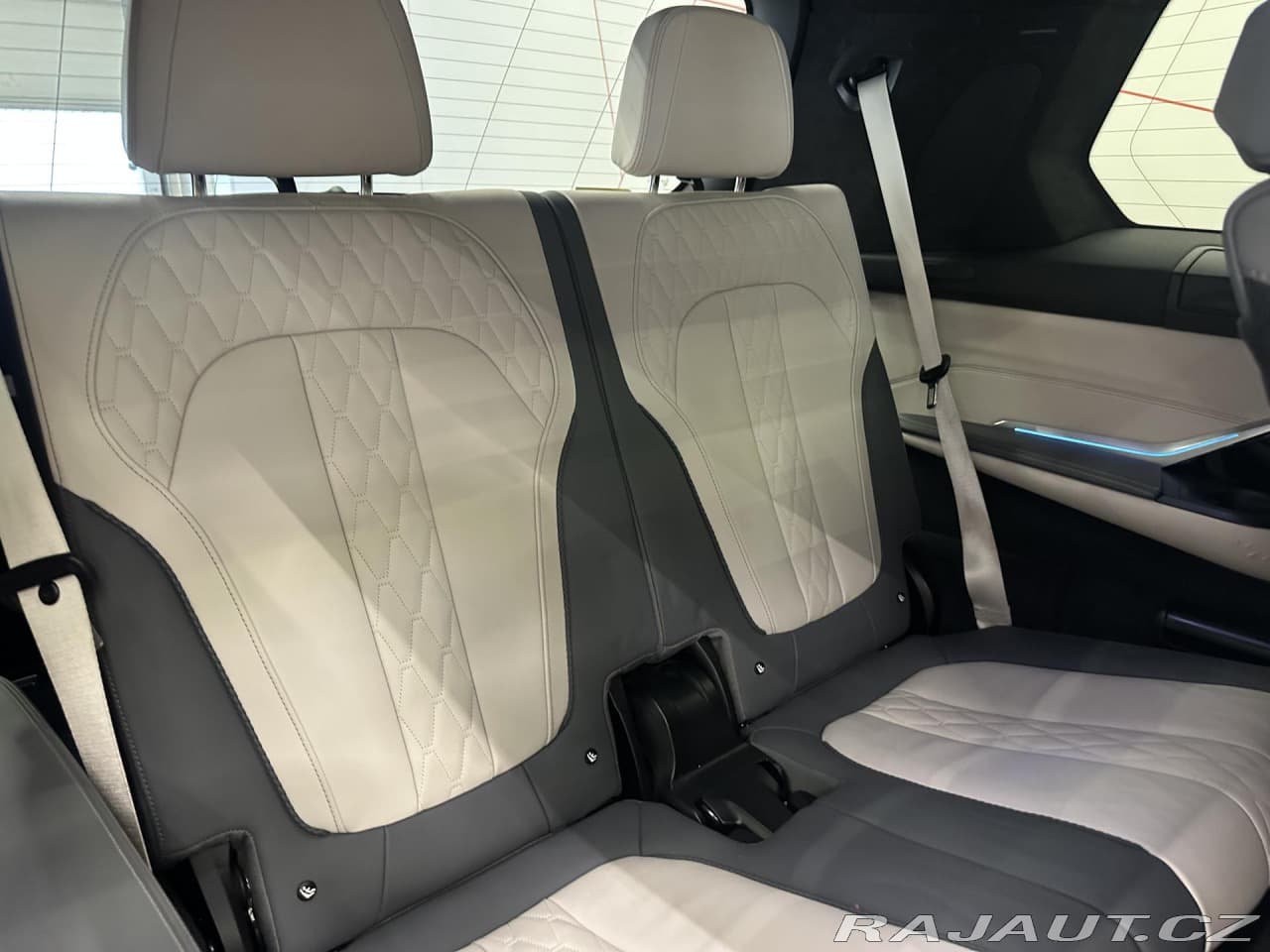 2023 BMW X7 - 16