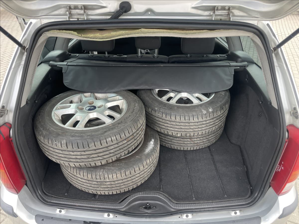 2002 Ford FOCUS - 9