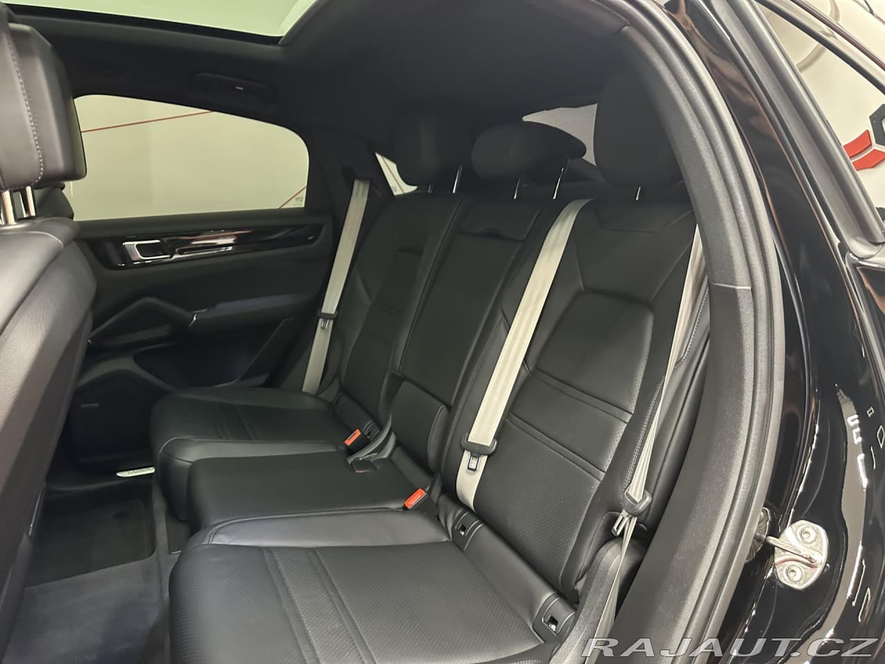 2023 Porsche CAYENNE - 11
