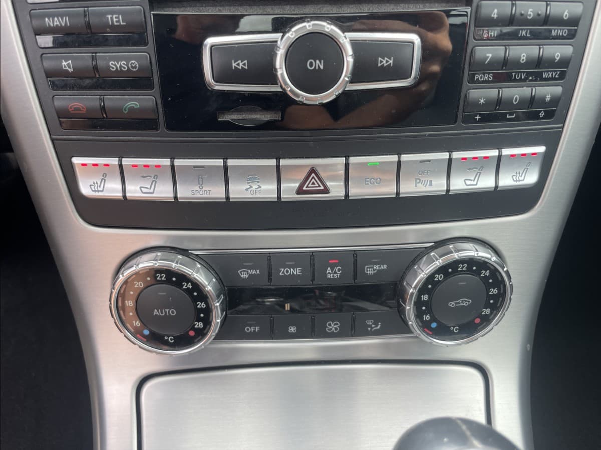 2011 Mercedes-Benz SLK - 11