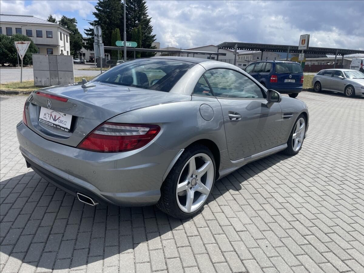 2011 Mercedes-Benz SLK - 4