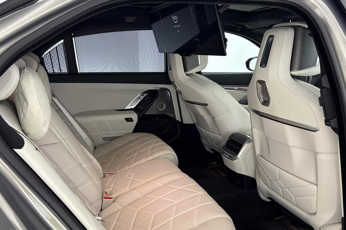 2022 BMW I7 - 13