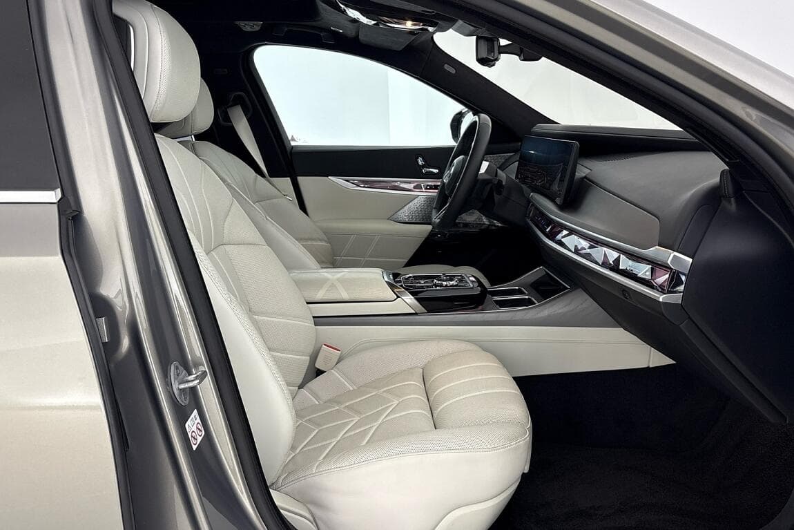 2022 BMW I7 - 14