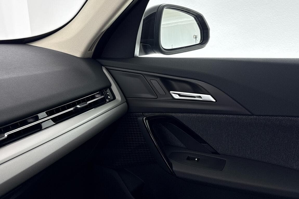 2026 BMW X1 - 16