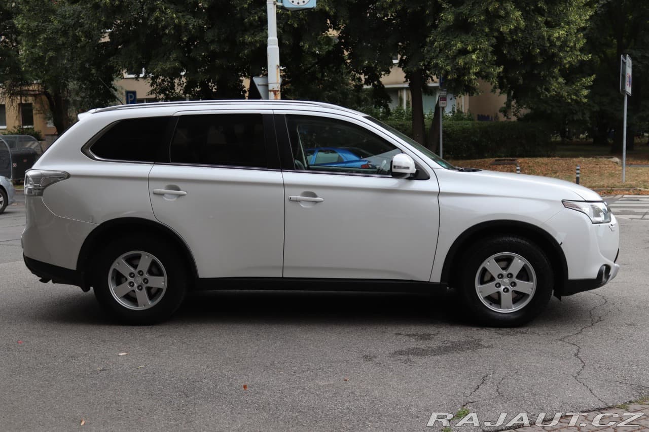 2014 Mitsubishi OUTLANDER - 9
