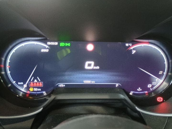 2025 Alfa Romeo GIULIA - 5