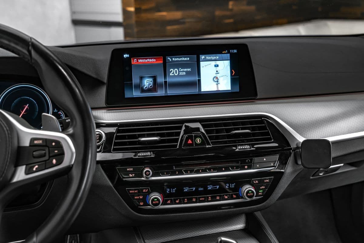 2018 BMW 5-SERIES - 17