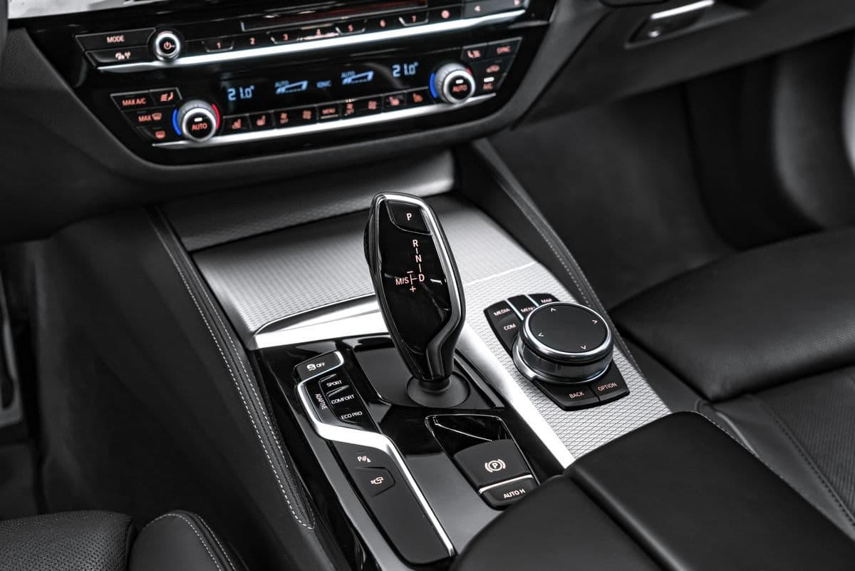 2018 BMW 5-SERIES - 18