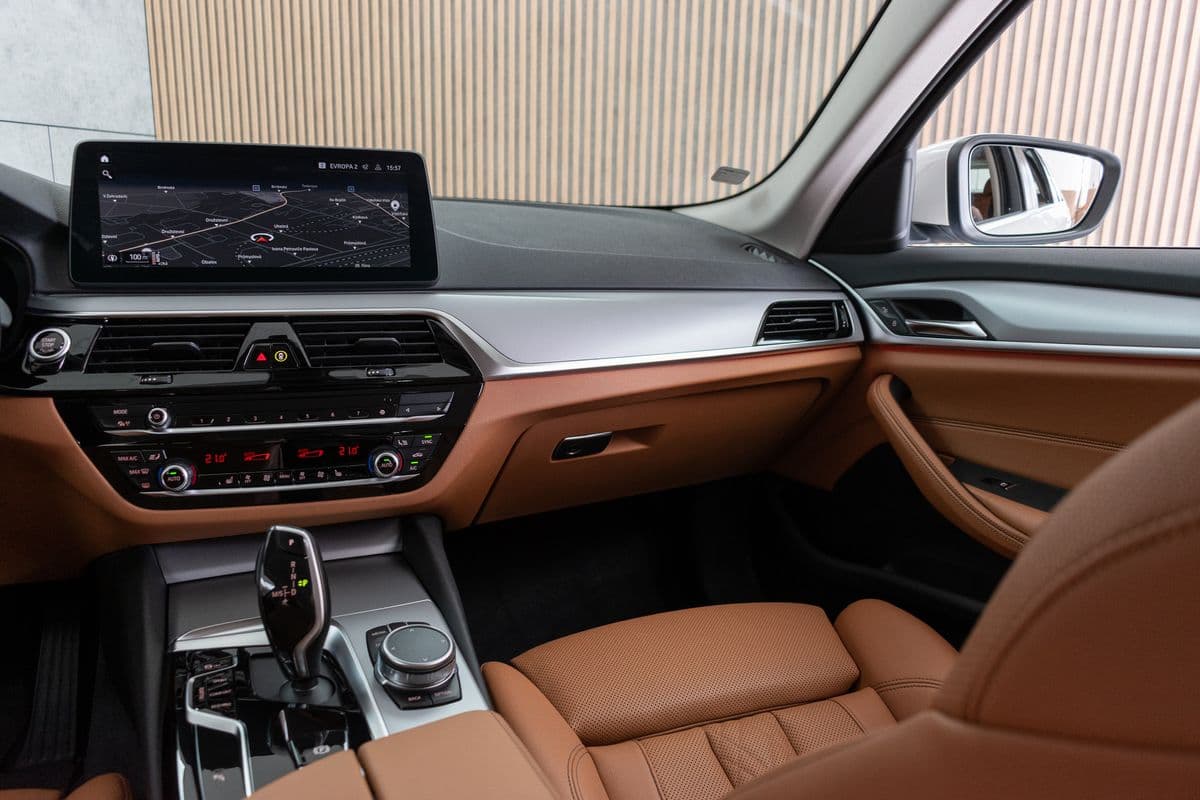 2022 BMW 5-SERIES - 10