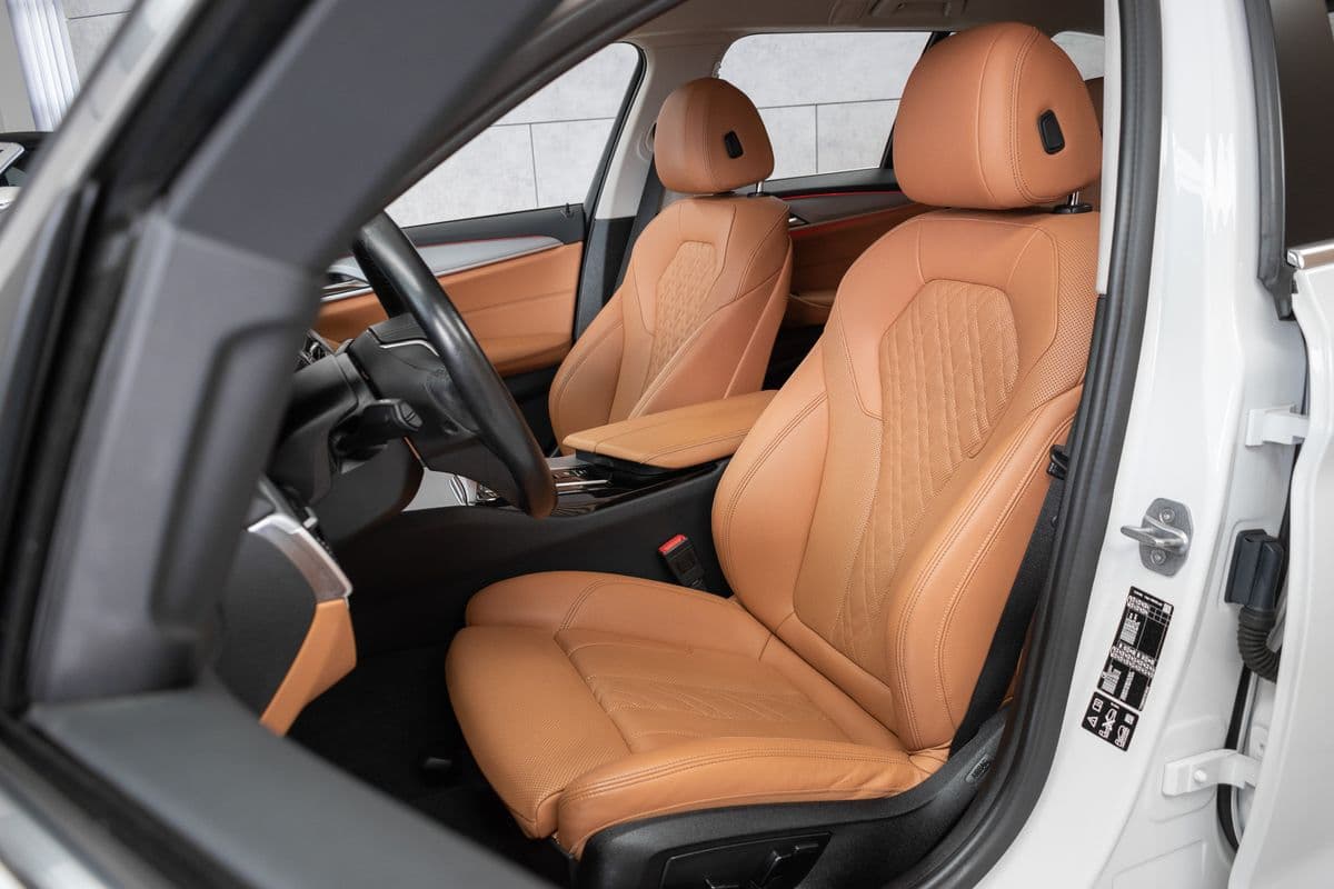 2022 BMW 5-SERIES - 11