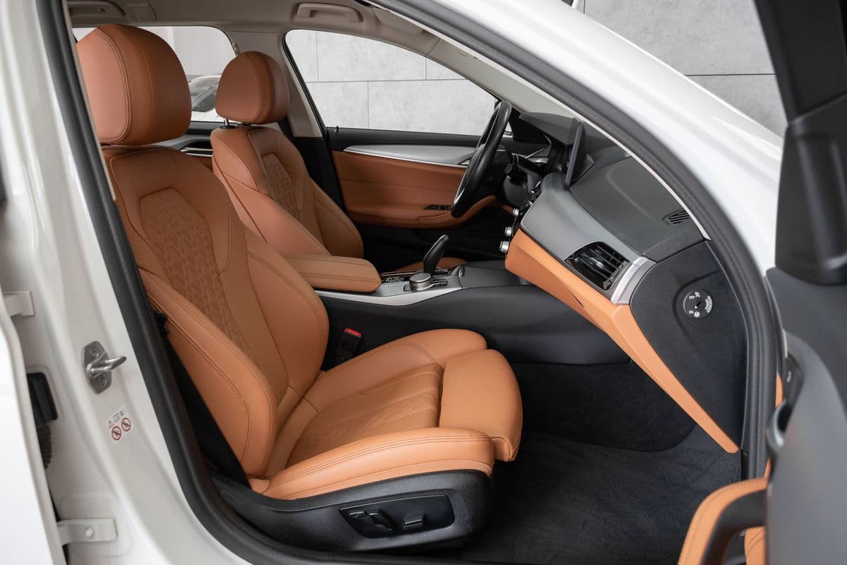 2022 BMW 5-SERIES - 12