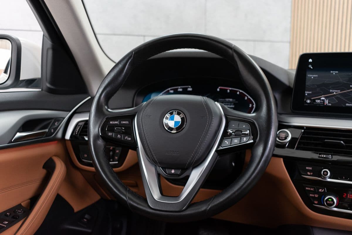 2022 BMW 5-SERIES - 18