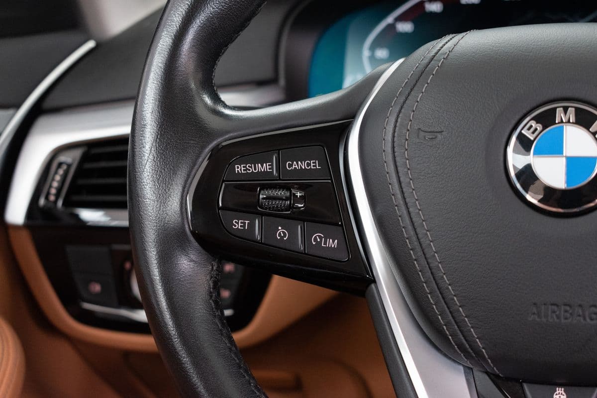 2022 BMW 5-SERIES - 19