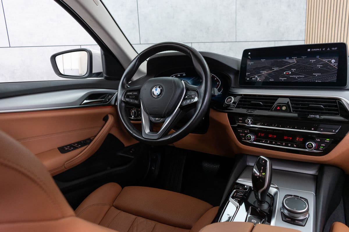2022 BMW 5-SERIES - 9
