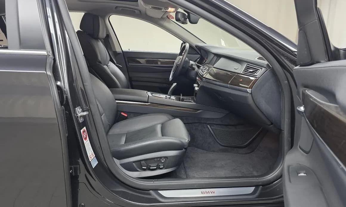 2010 BMW 7-SERIES - 11