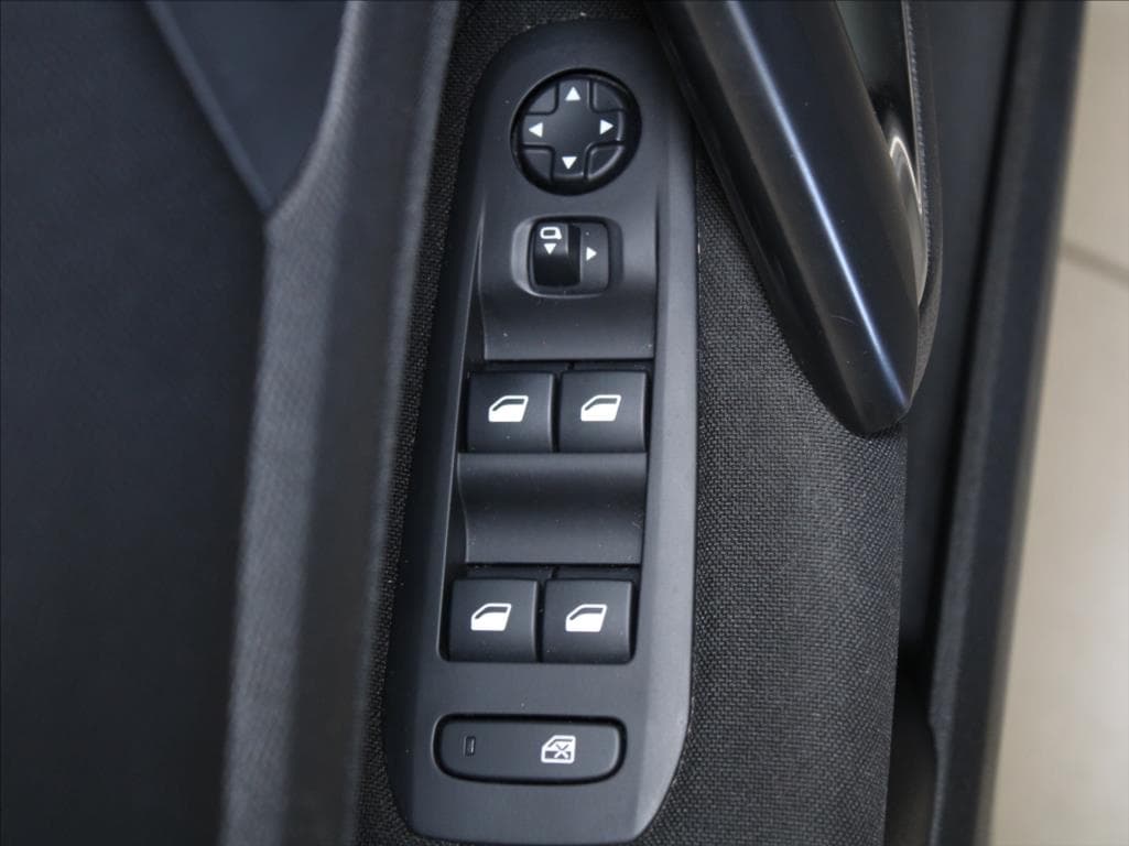 2021 Peugeot 308 - 16