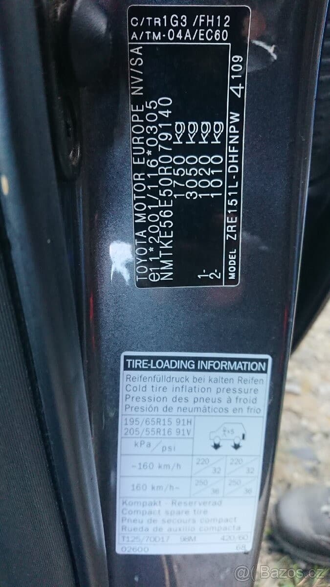 2011 Toyota AURIS - 12