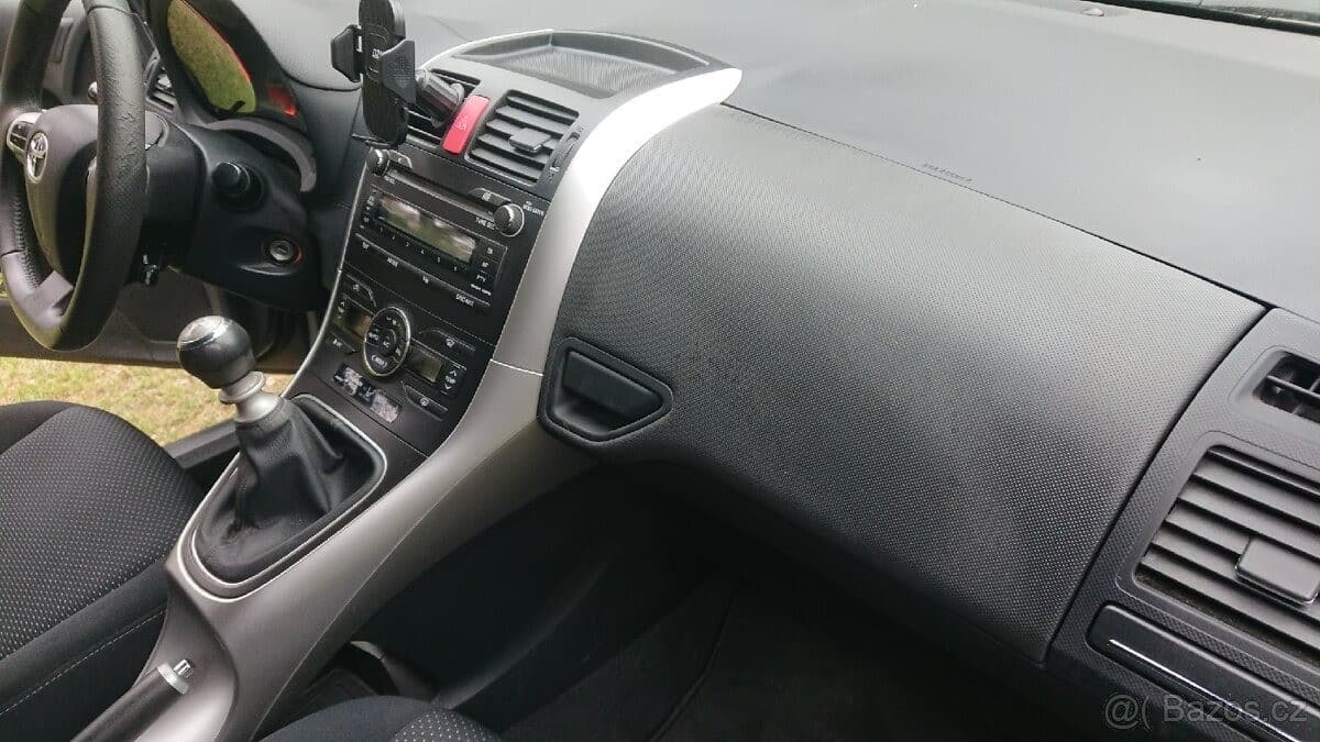 2011 Toyota AURIS - 19