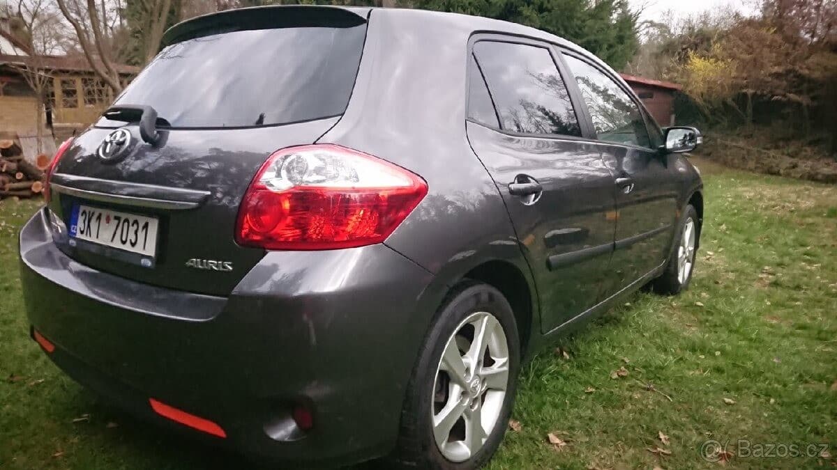 2011 Toyota AURIS - 6