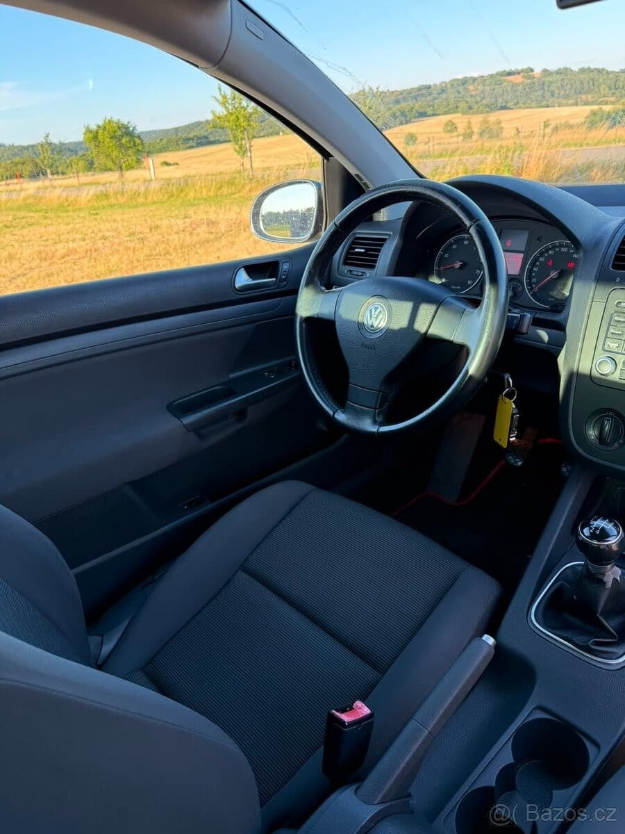 Volkswagen GOLF - 6