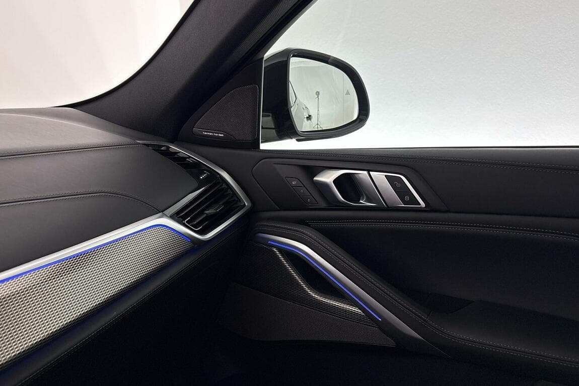 2020 BMW X6 - 18