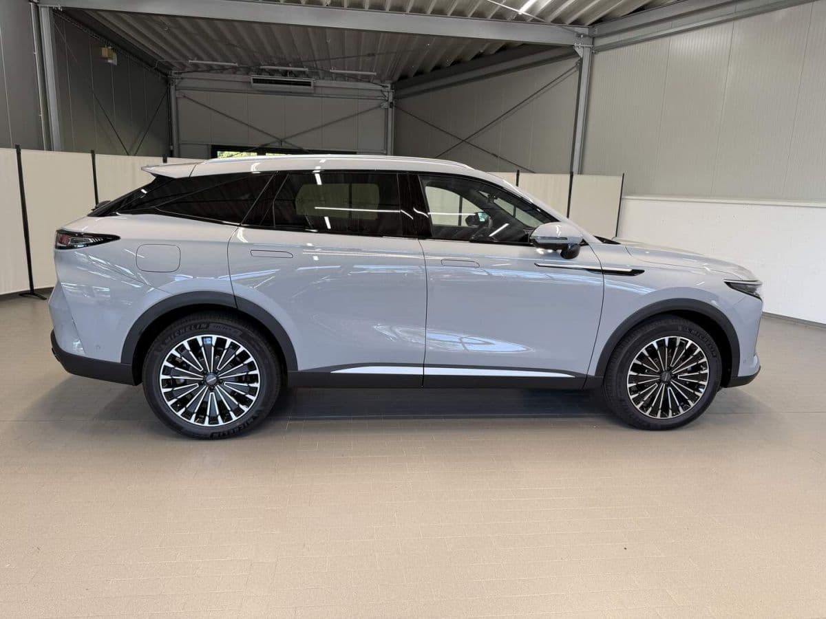 2025 Omoda 9 - 6